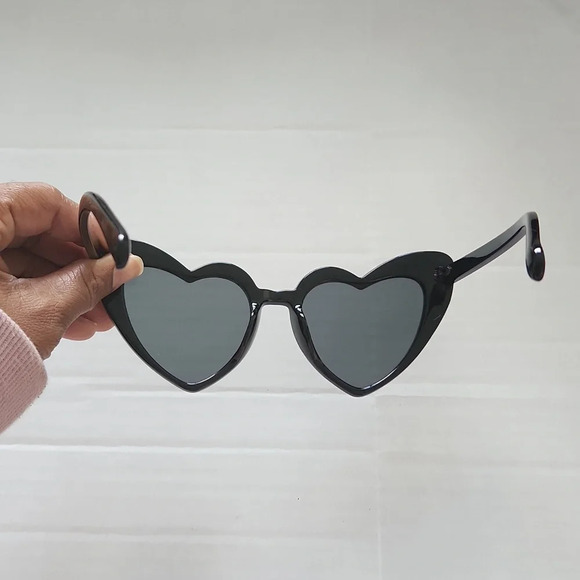 Heart Shape Sunglasses-NWT - Picture 2 of 4